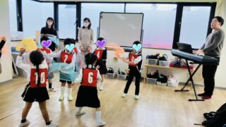 [教室だより]国立音楽大学附属小学校の先生がリトミック体験に来てくださいました！